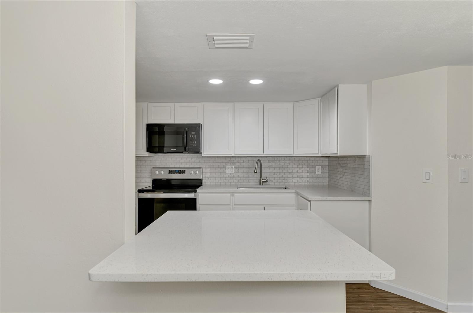 LAKE VIEW CONDO PH I - Residential