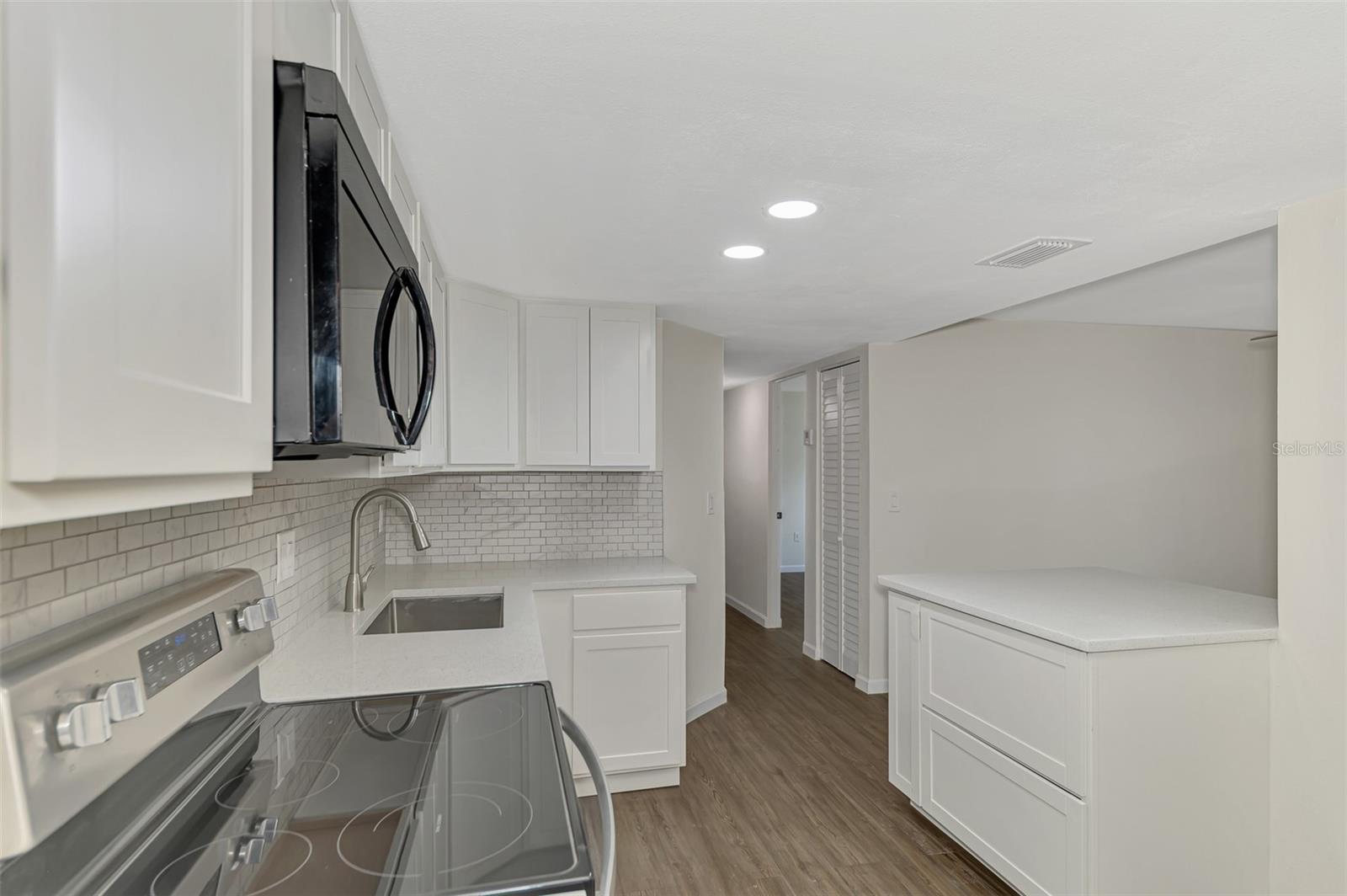 LAKE VIEW CONDO PH I - Residential