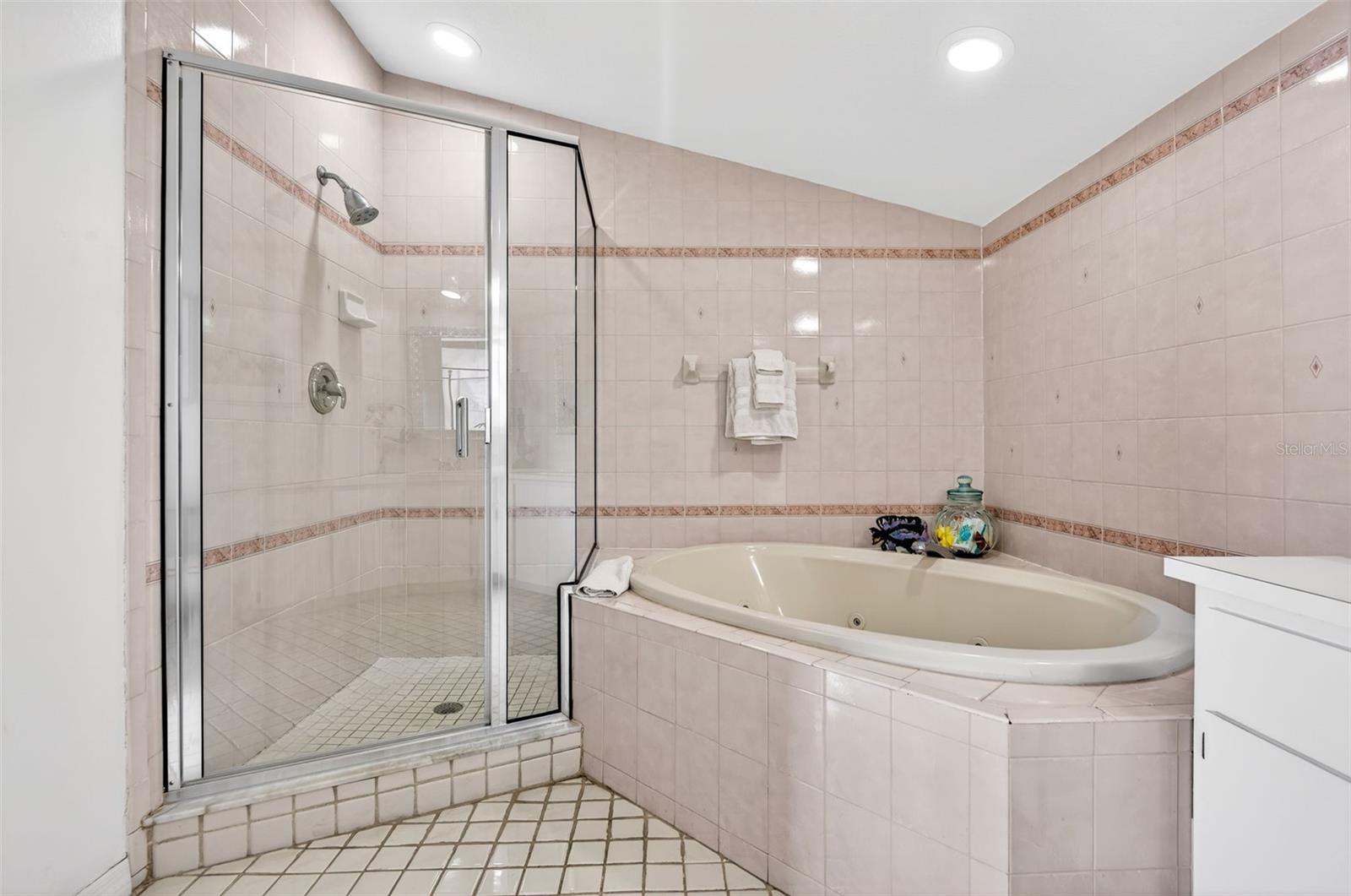 CARIBBEAN COVE - Residential