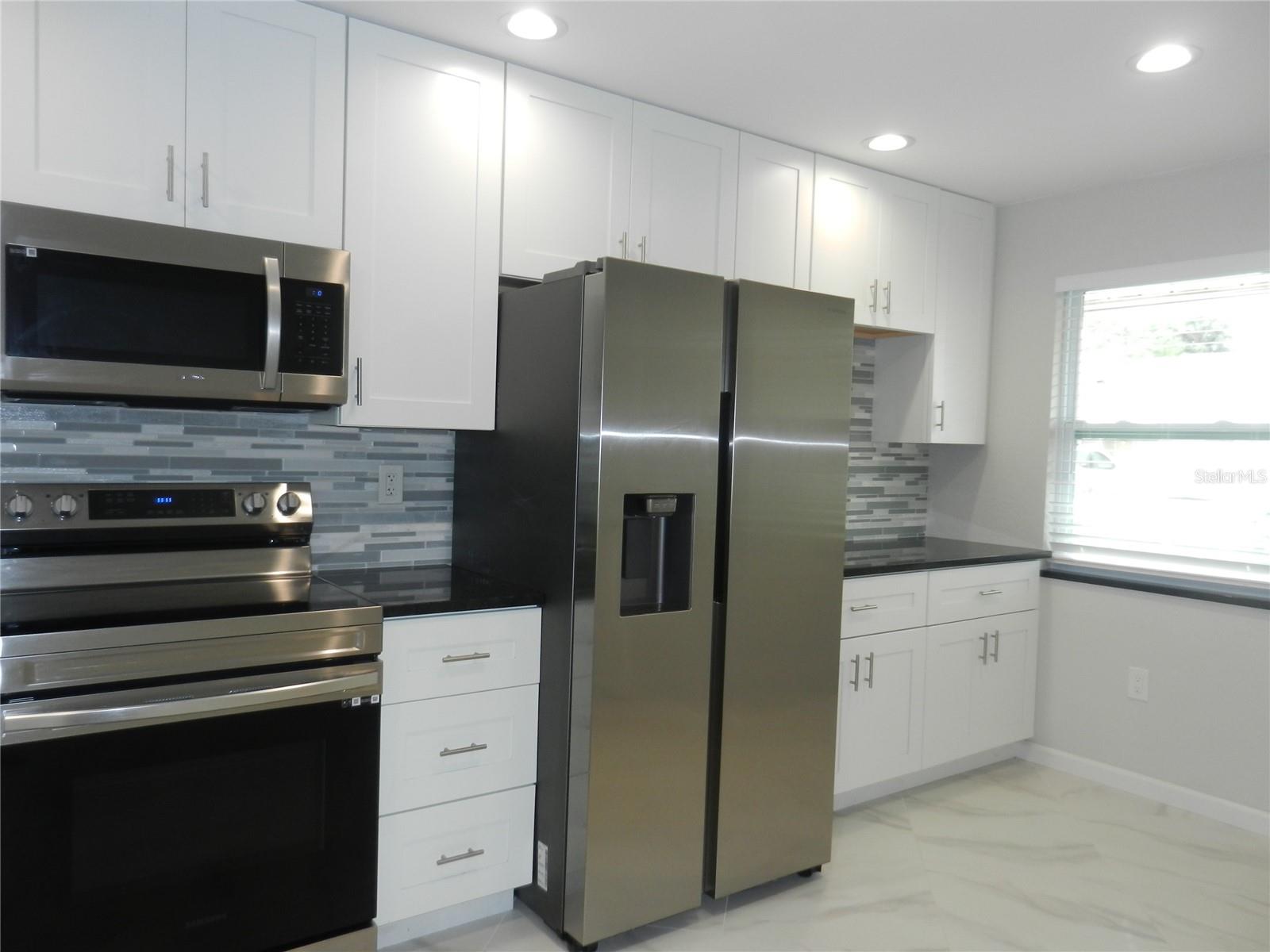 HIDDEN LAKE VILLAS - Residential Lease