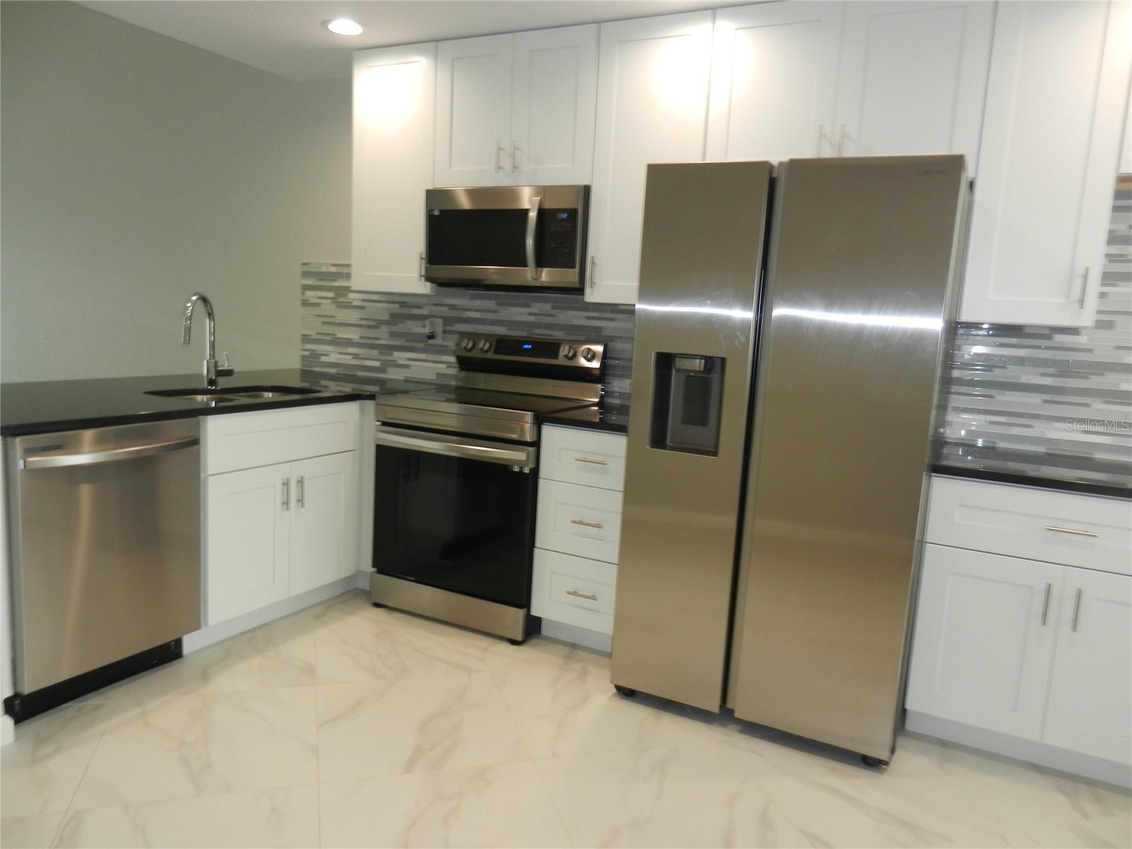 HIDDEN LAKE VILLAS - Residential Lease