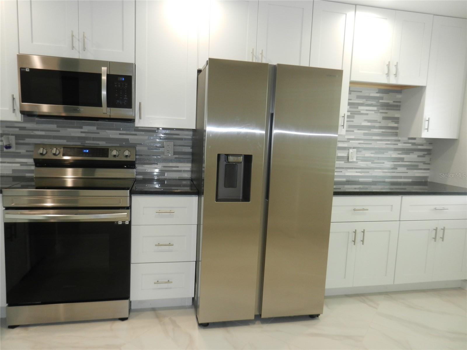 HIDDEN LAKE VILLAS - Residential Lease