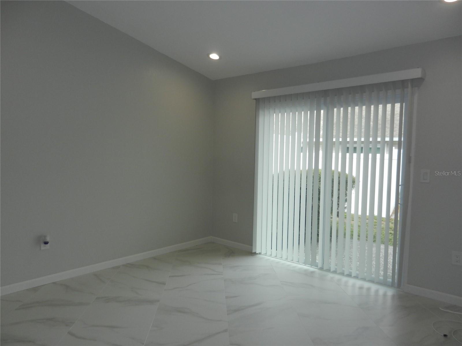 HIDDEN LAKE VILLAS - Residential Lease