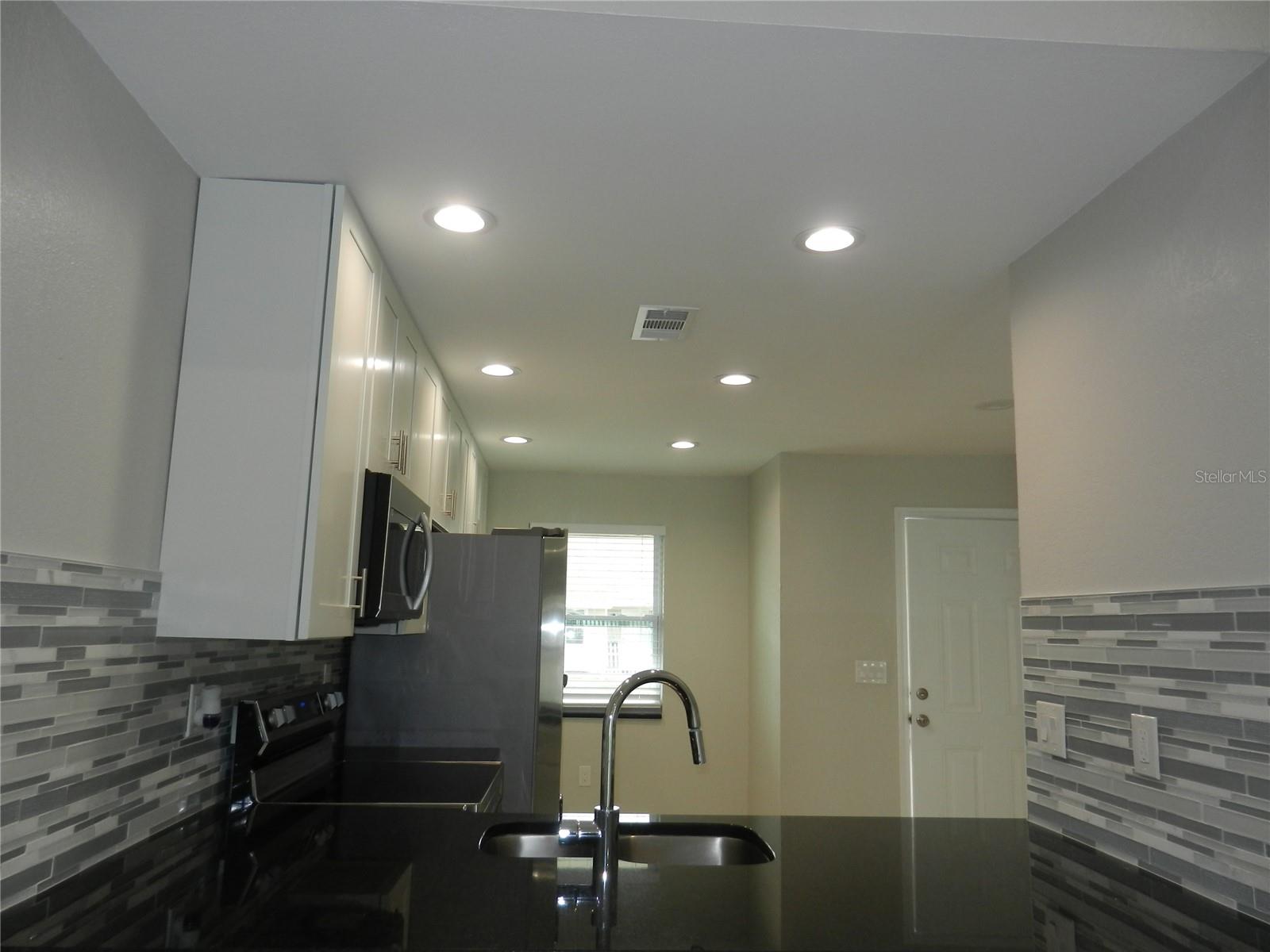 HIDDEN LAKE VILLAS - Residential Lease