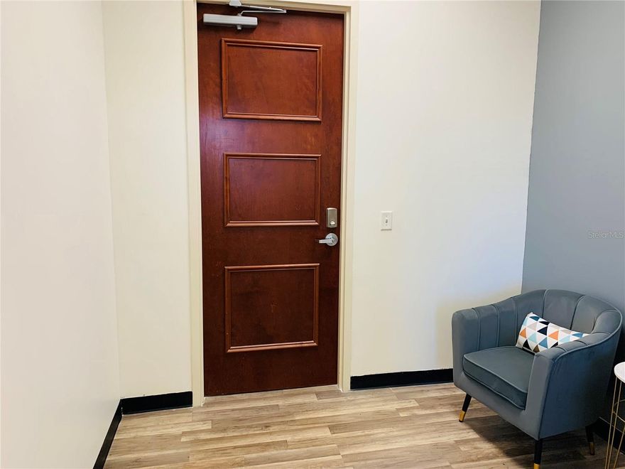 Shared office space for lease available for rent in Orlando! It includes a private office suite and reception area. Internet and utilities are also included. Centrally located near Dr Phillips, MetroWest and major highways. Ideal for a small business including insurance, attorney etc.. Hurry, this will not last!