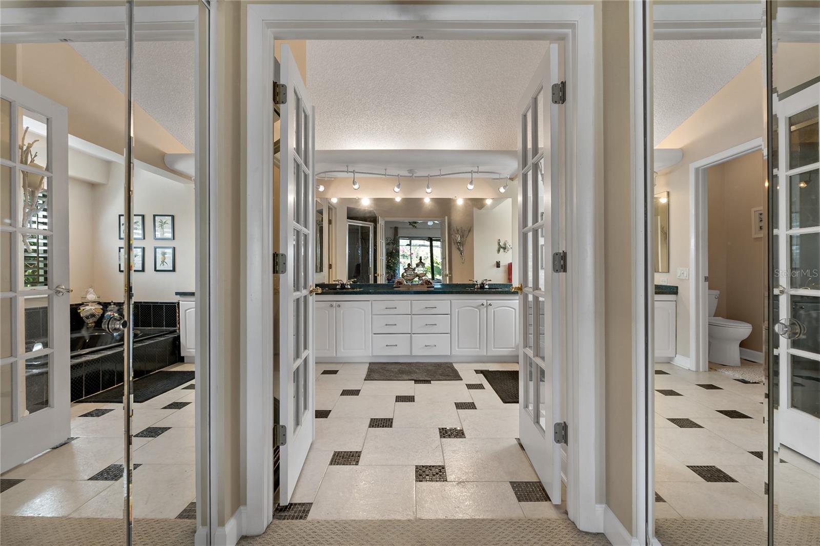 SHADOWLAKE VILLAGE AT WOODFIELD - Residential