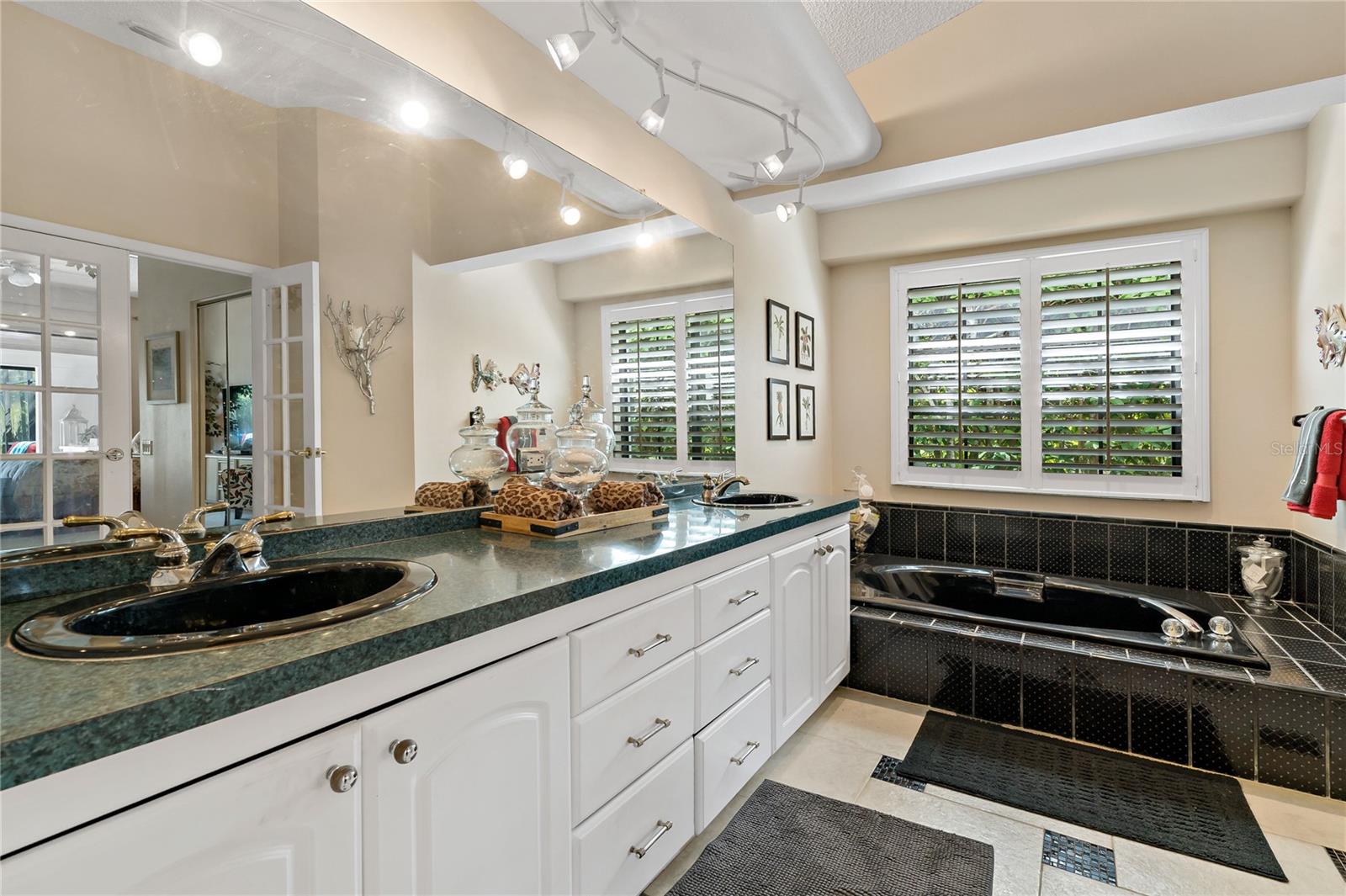 SHADOWLAKE VILLAGE AT WOODFIELD - Residential