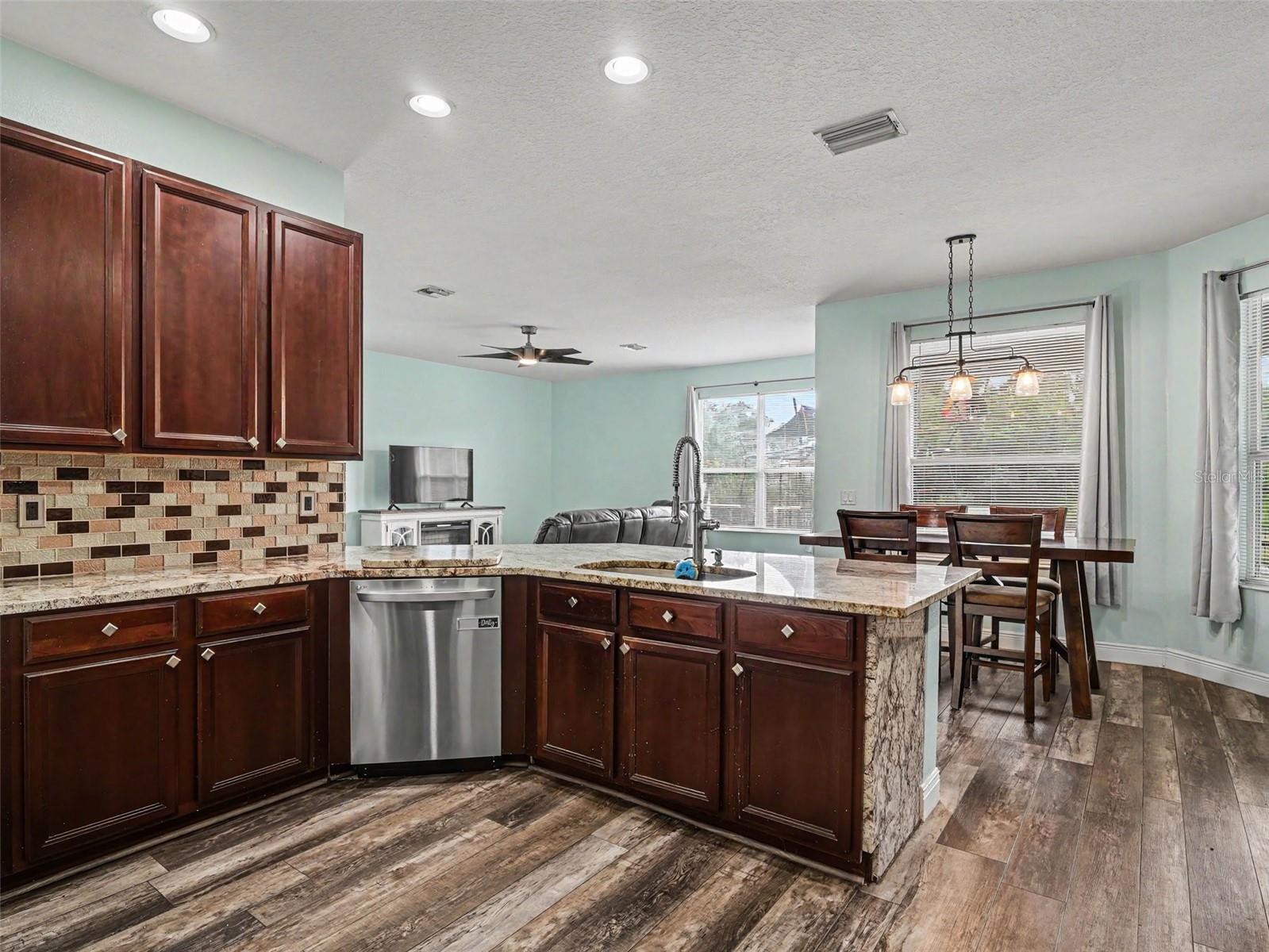 VILLAGES/PINE TREE SPRUCE PINE - Residential