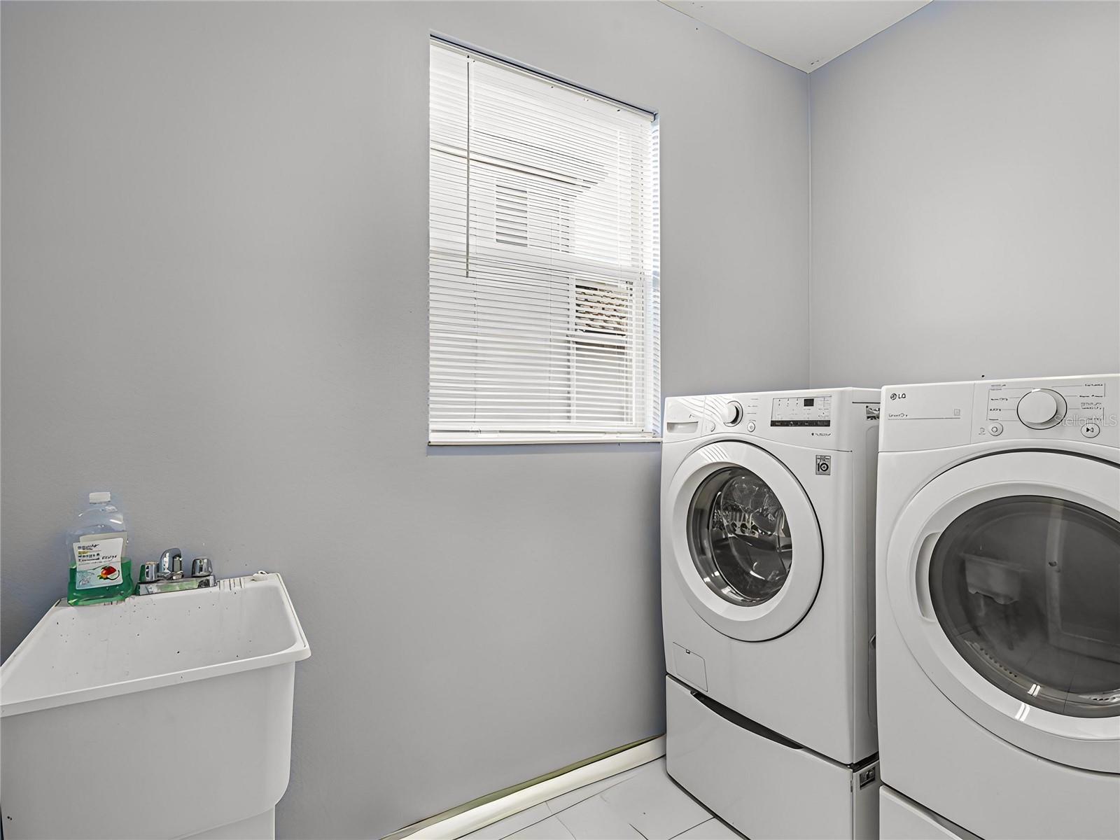 VILLAGES/PINE TREE SPRUCE PINE - Residential