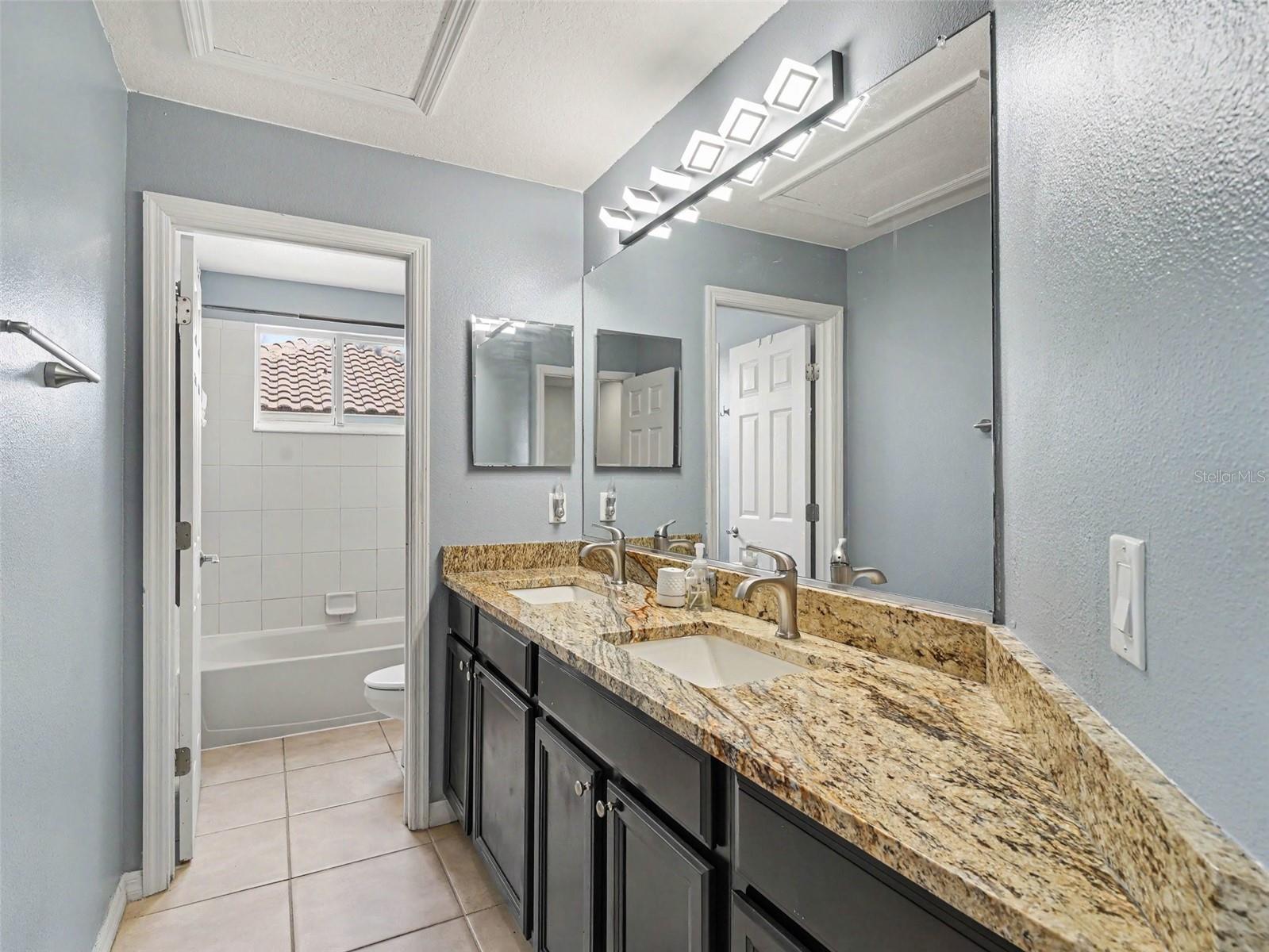 VILLAGES/PINE TREE SPRUCE PINE - Residential