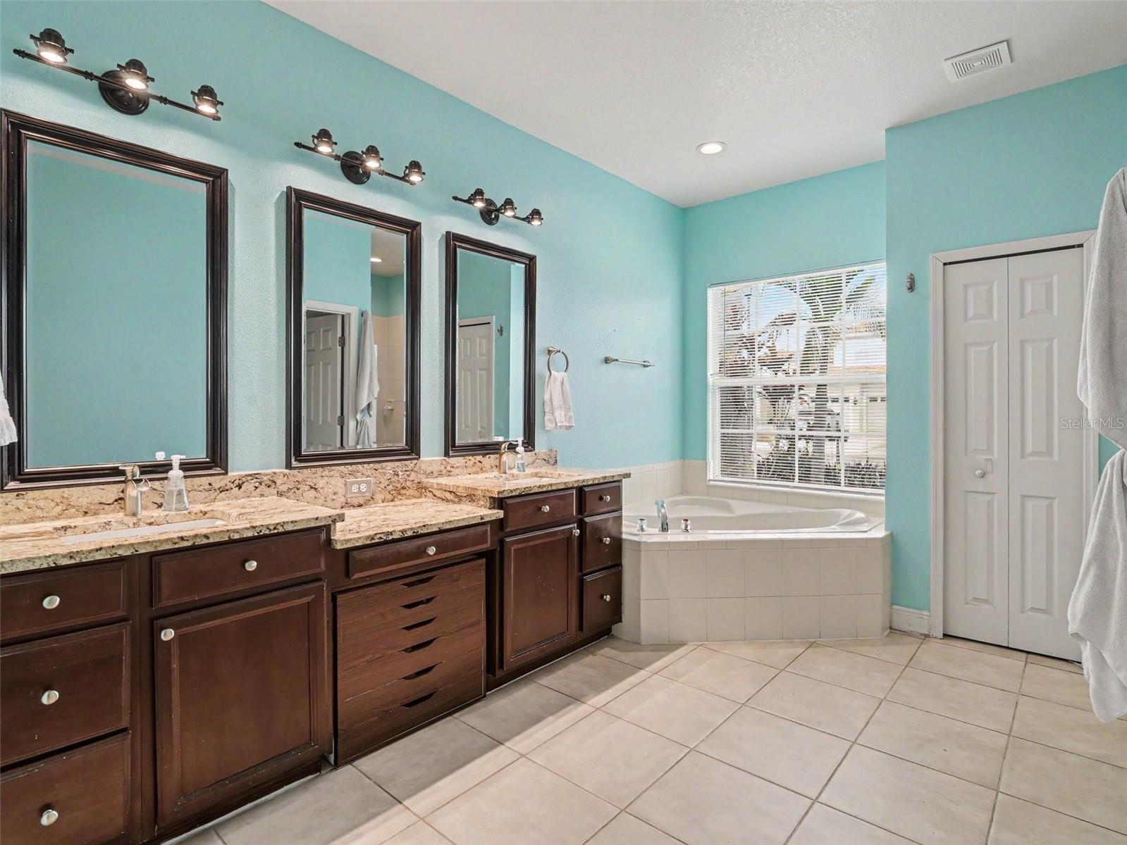 VILLAGES/PINE TREE SPRUCE PINE - Residential