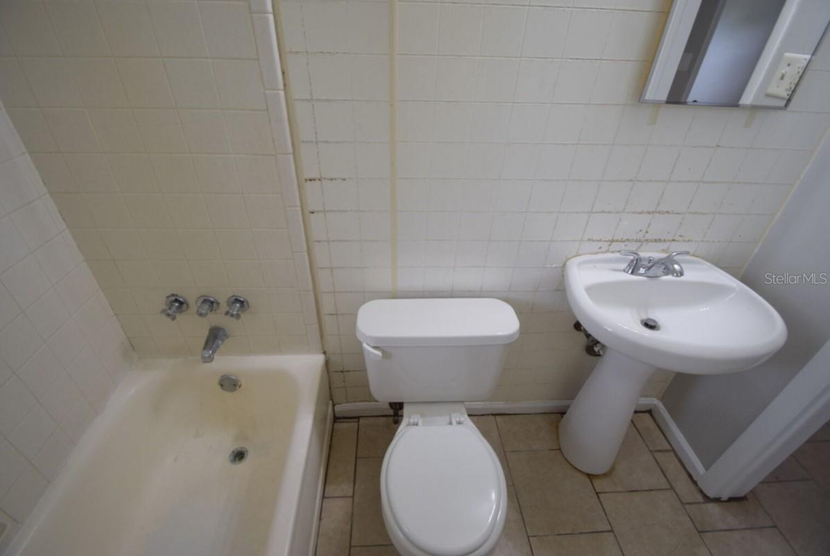 LANGER CENTRAL HEIGHTS - Residential Lease