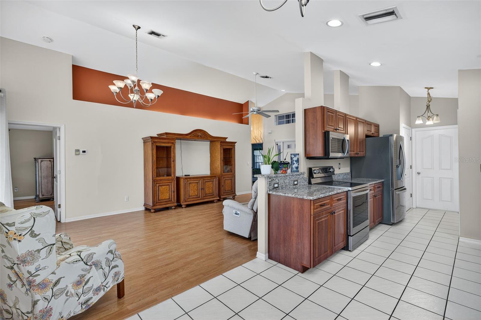 SABAL SPGS GOLF & RACQUET CLUB - Residential