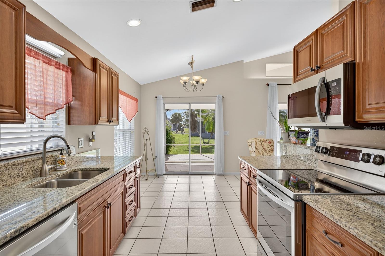 SABAL SPGS GOLF & RACQUET CLUB - Residential