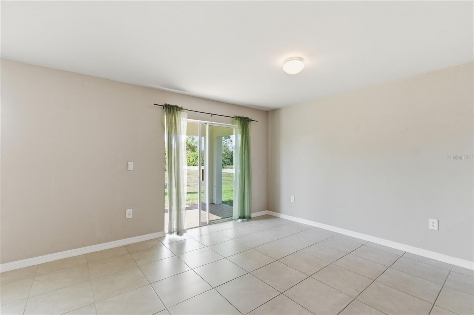 GULF COVE - Residential