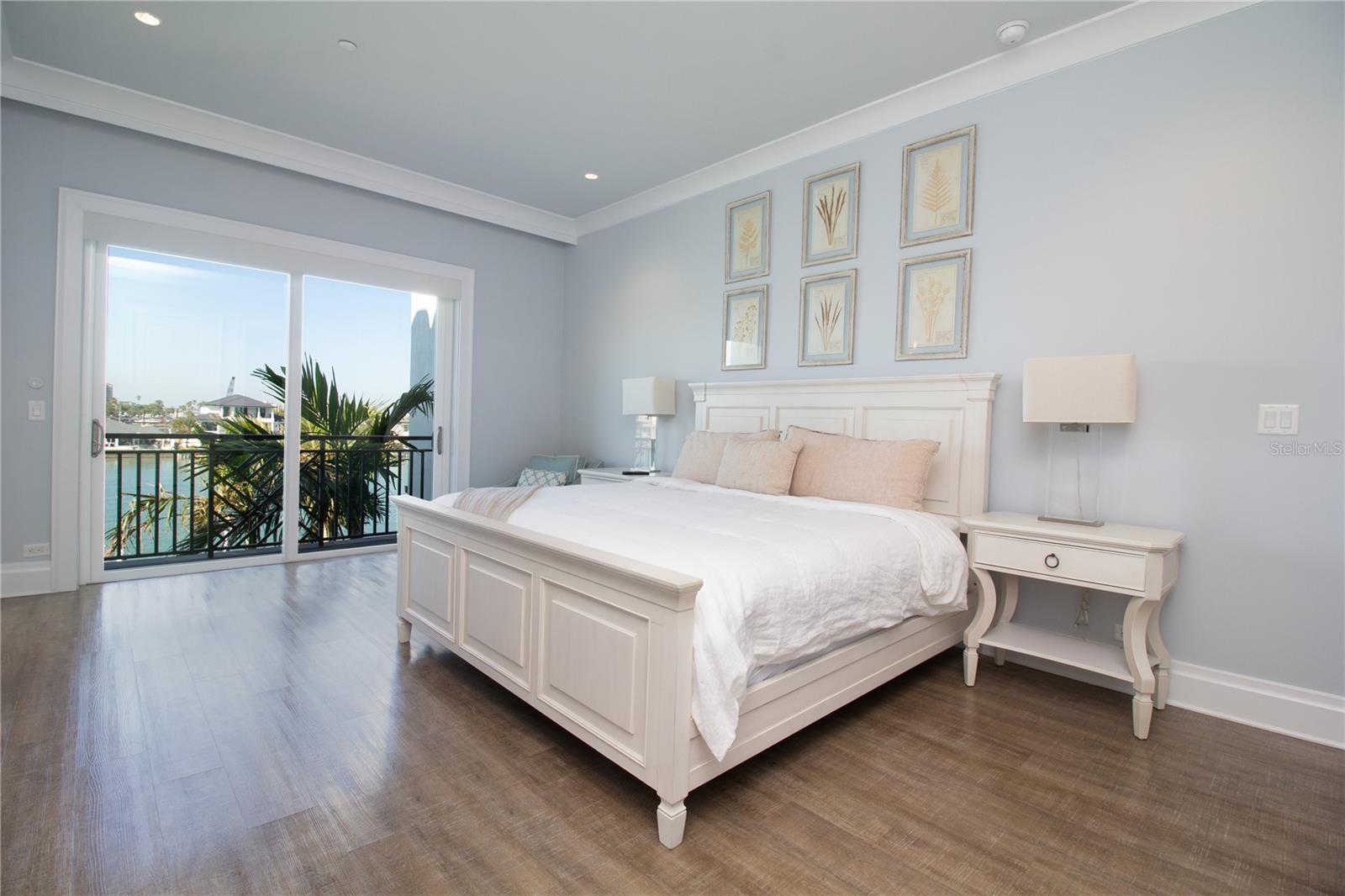 BRIGHTWATER BLUE TWNHMS - Residential