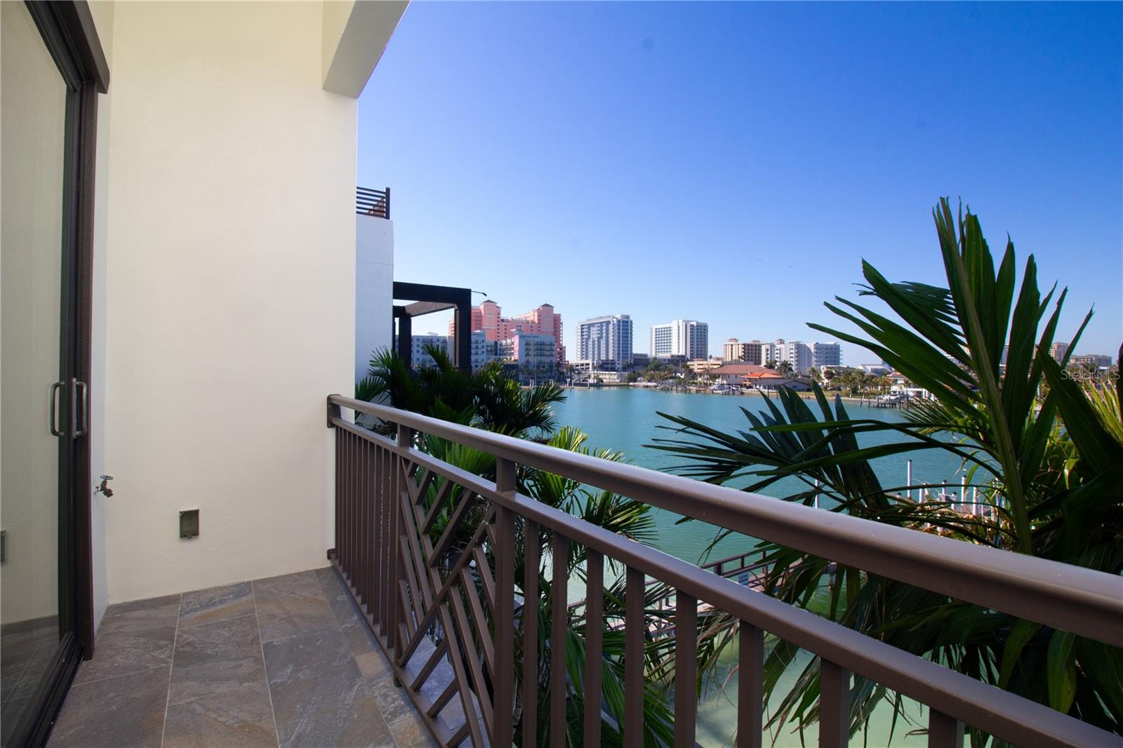 BRIGHTWATER BLUE TWNHMS - Residential