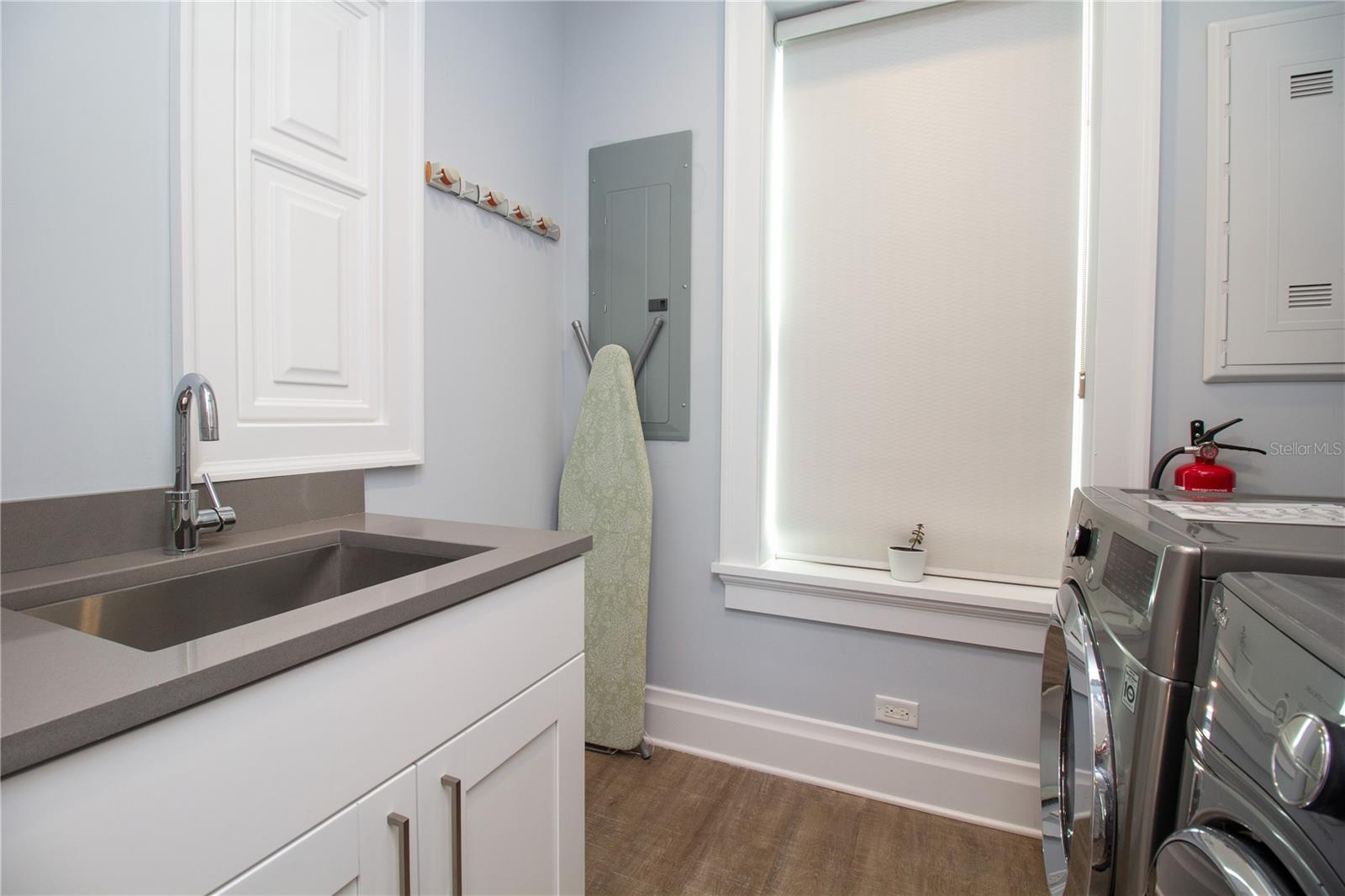 BRIGHTWATER BLUE TWNHMS - Residential