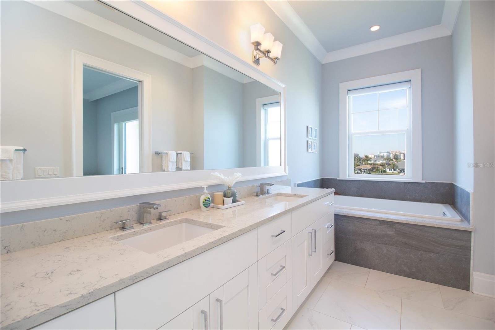 BRIGHTWATER BLUE TWNHMS - Residential