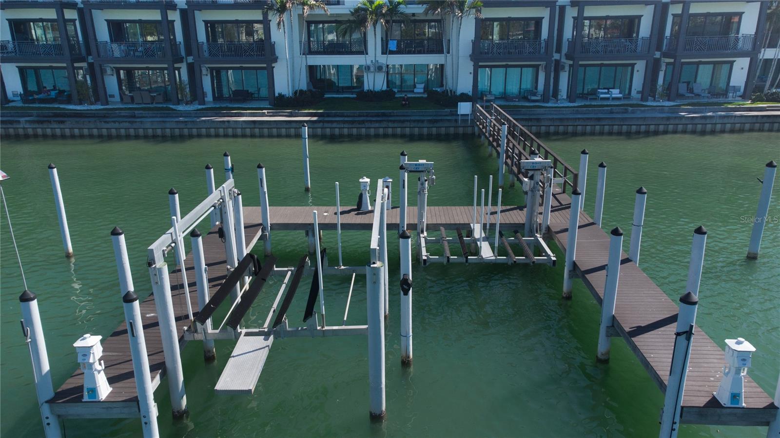 BRIGHTWATER BLUE TWNHMS - Residential