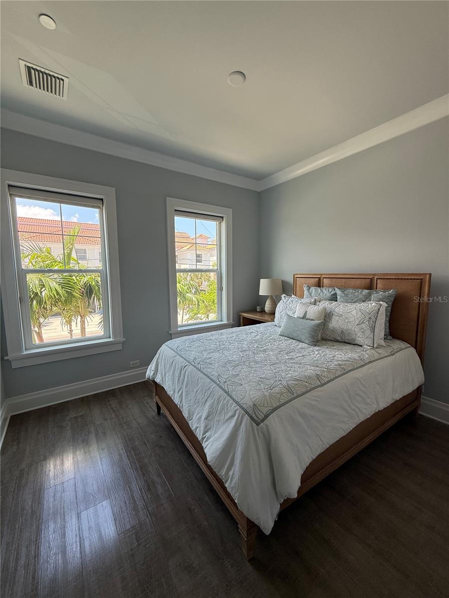 Experience the pinnacle of waterfront living in this stunning three-st – image 14