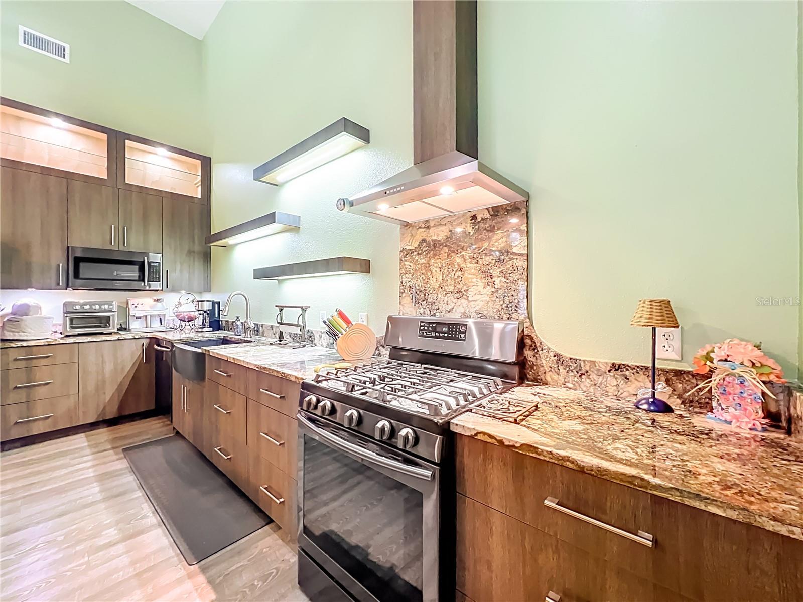 MULLET LAKE RETREAT 5 ACRE DEV - Residential