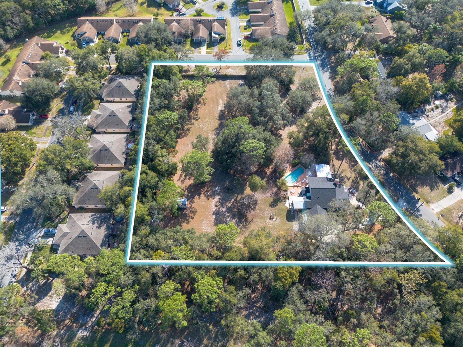 210 NE TRIPLET DRIVE