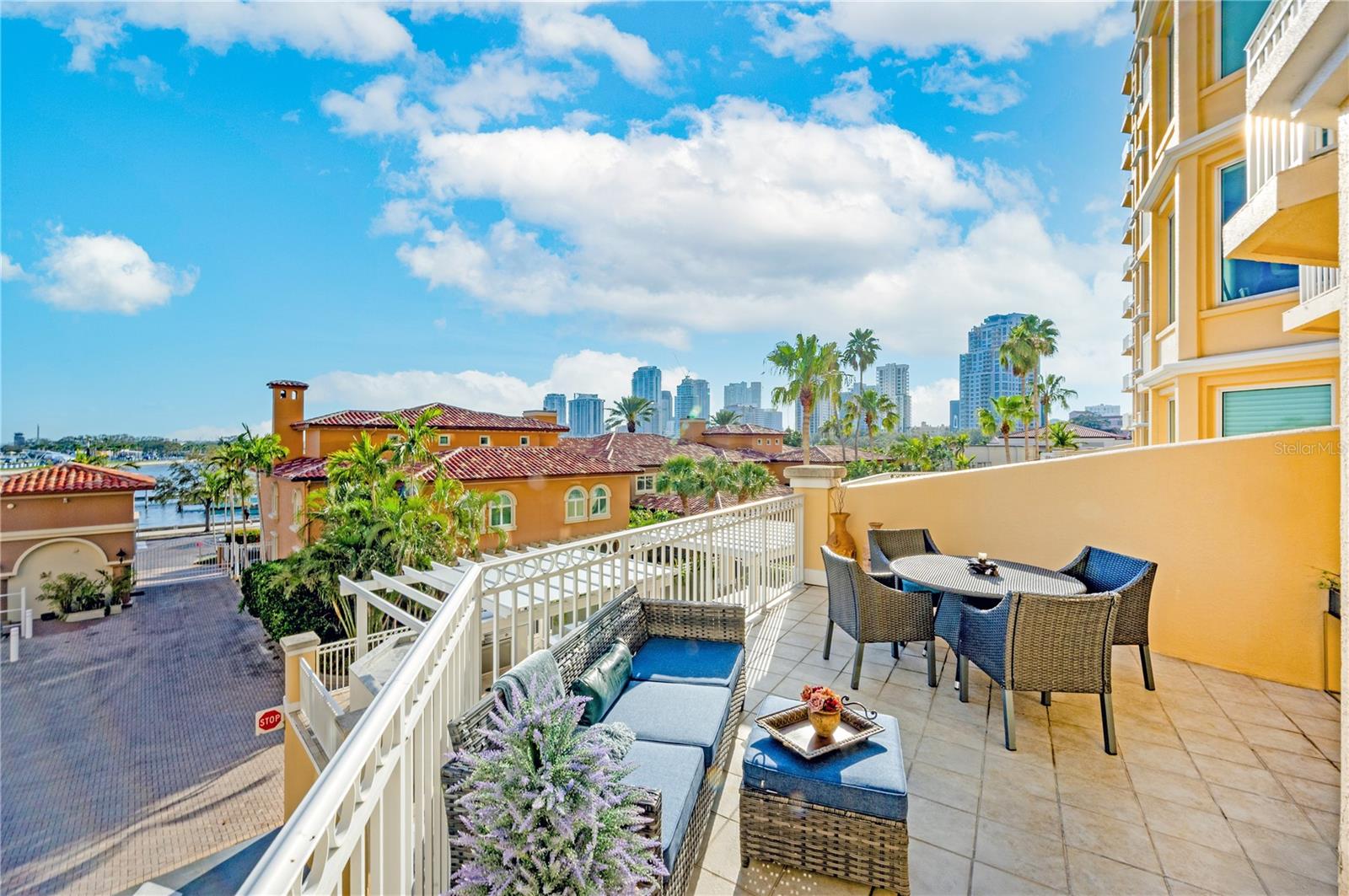 555 5TH AVENUE NE 322
