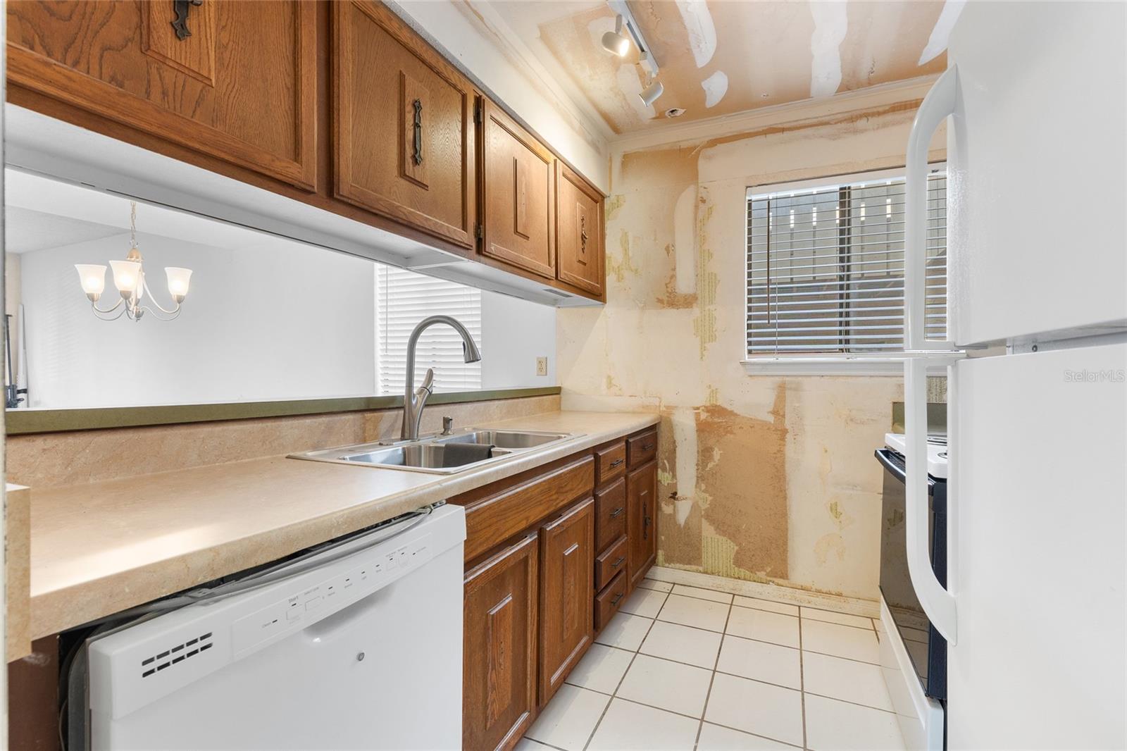 ERROL OAKS CONDO 01 - Residential