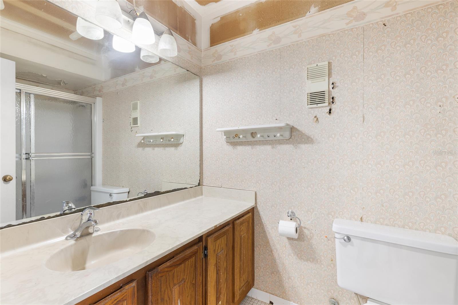 ERROL OAKS CONDO 01 - Residential