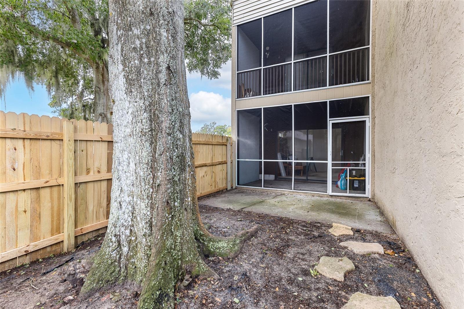 ERROL OAKS CONDO 01 - Residential