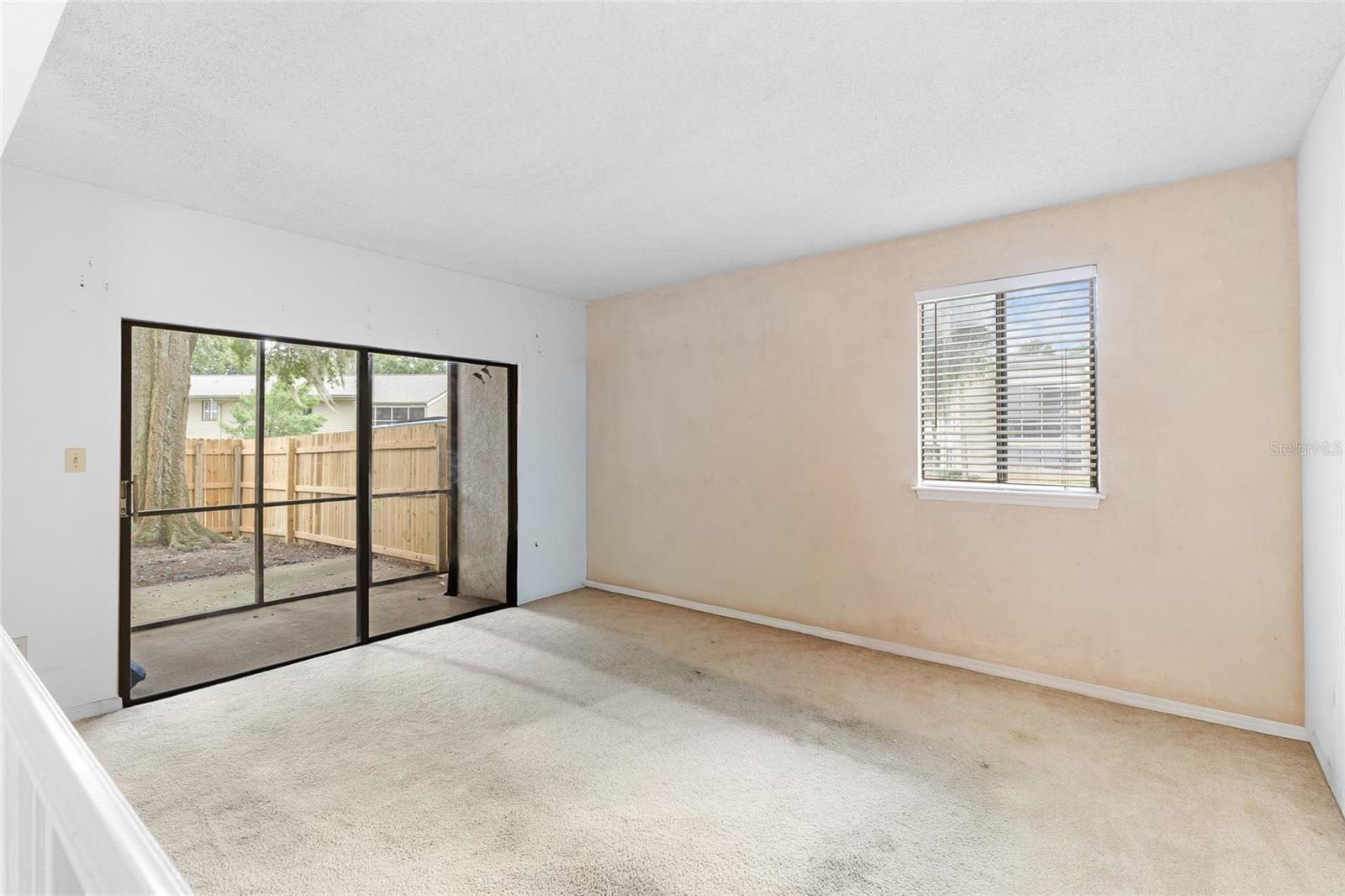 ERROL OAKS CONDO 01 - Residential