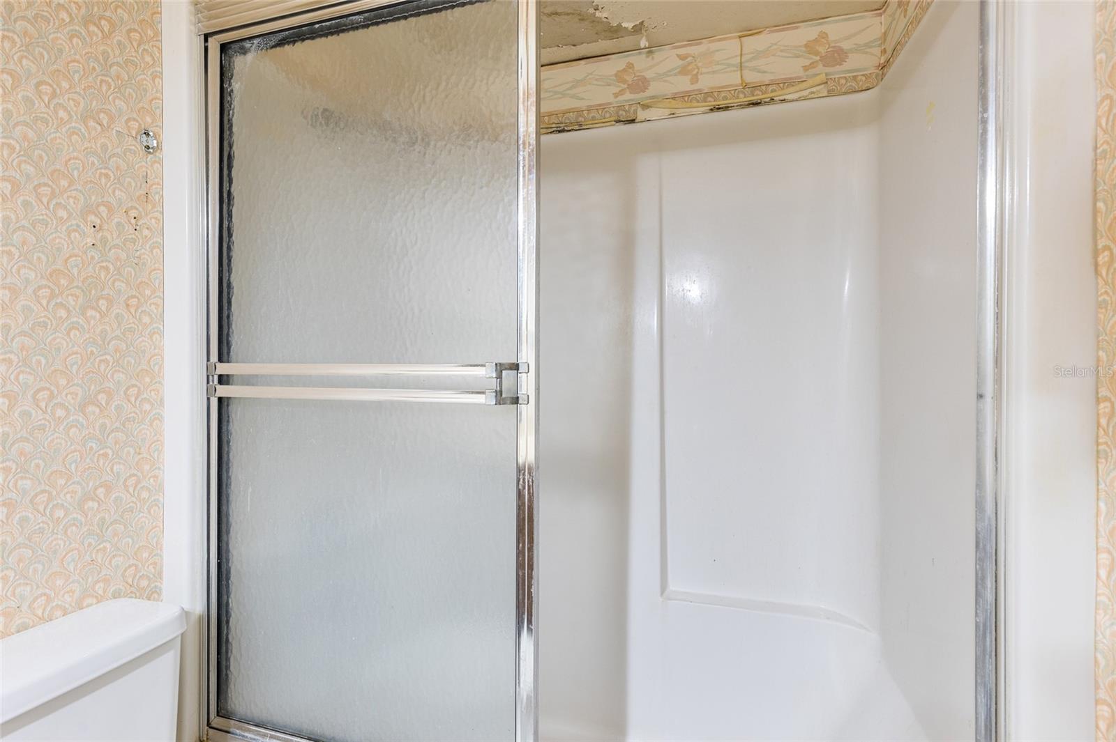 ERROL OAKS CONDO 01 - Residential