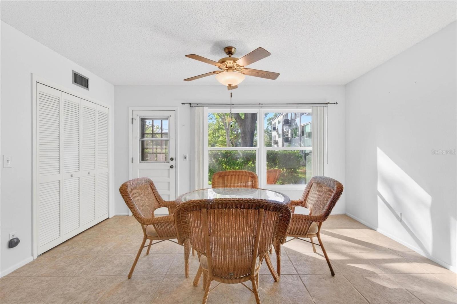 ON TOP OF THE WORLD - Residential