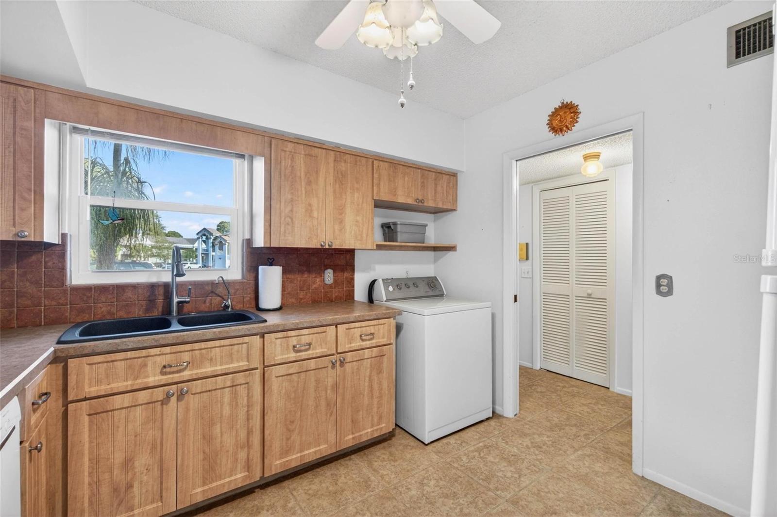 2295 AMERICUS BOULEVARD E 7