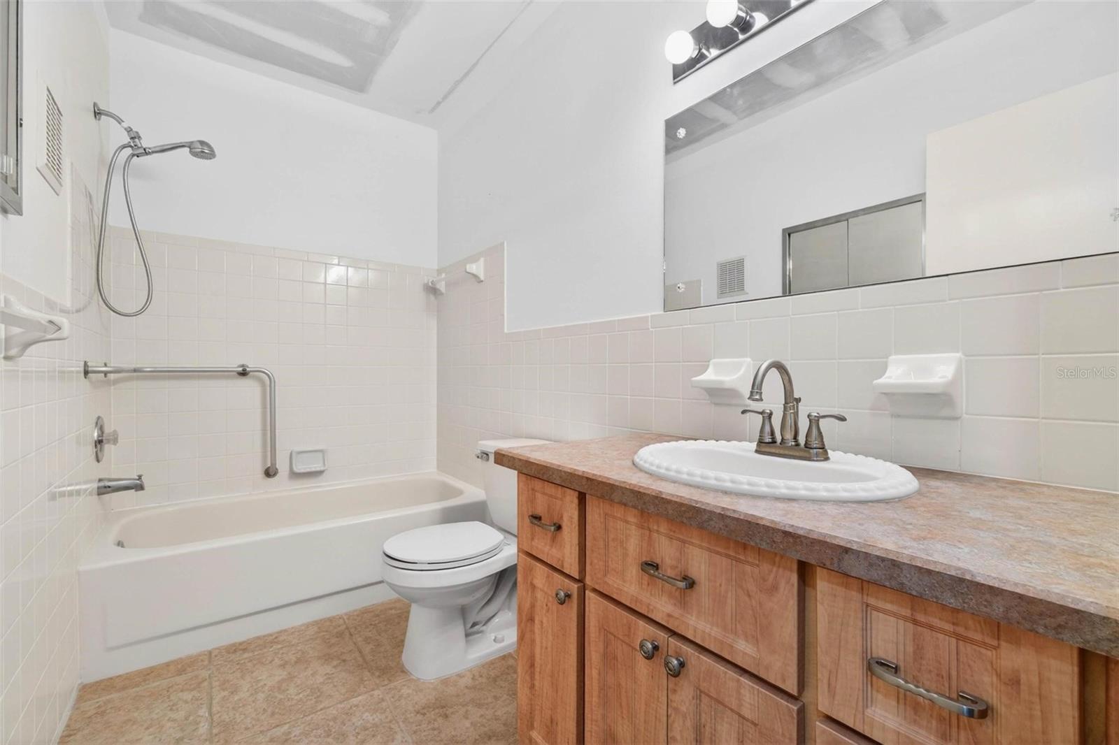 ON TOP OF THE WORLD - Residential