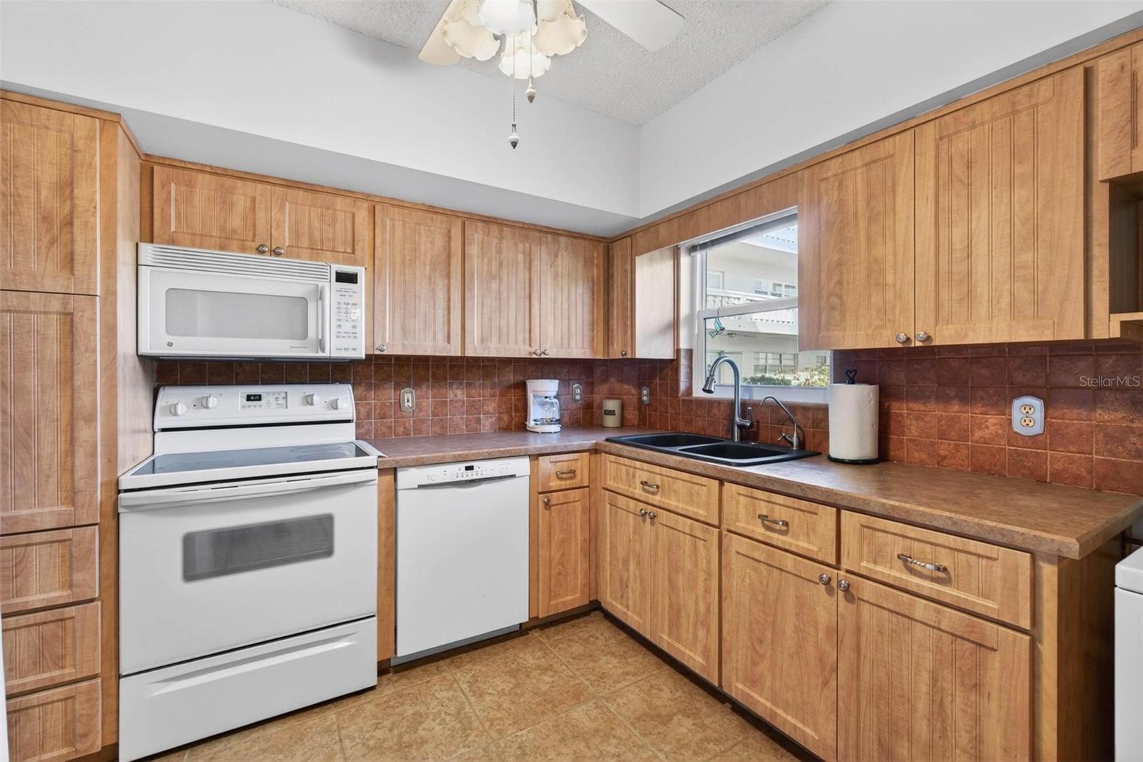 2295 AMERICUS BOULEVARD E 7