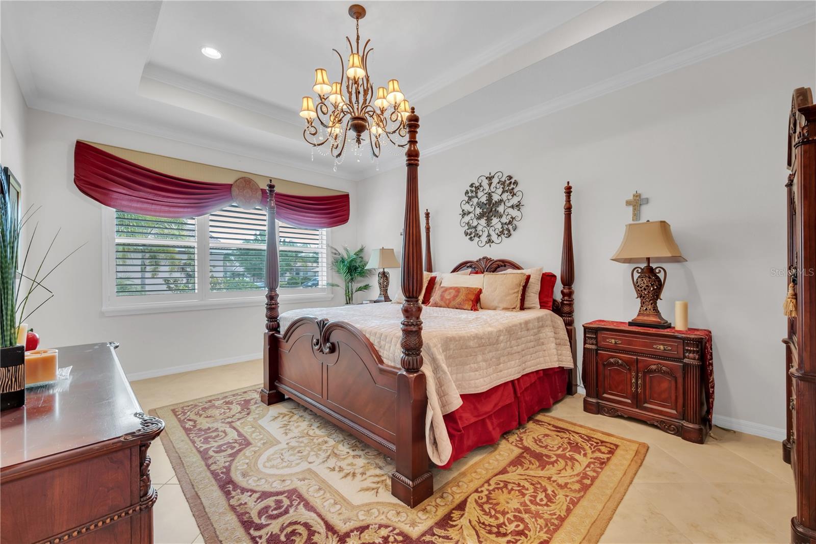 VALENCIA LAKES - Residential