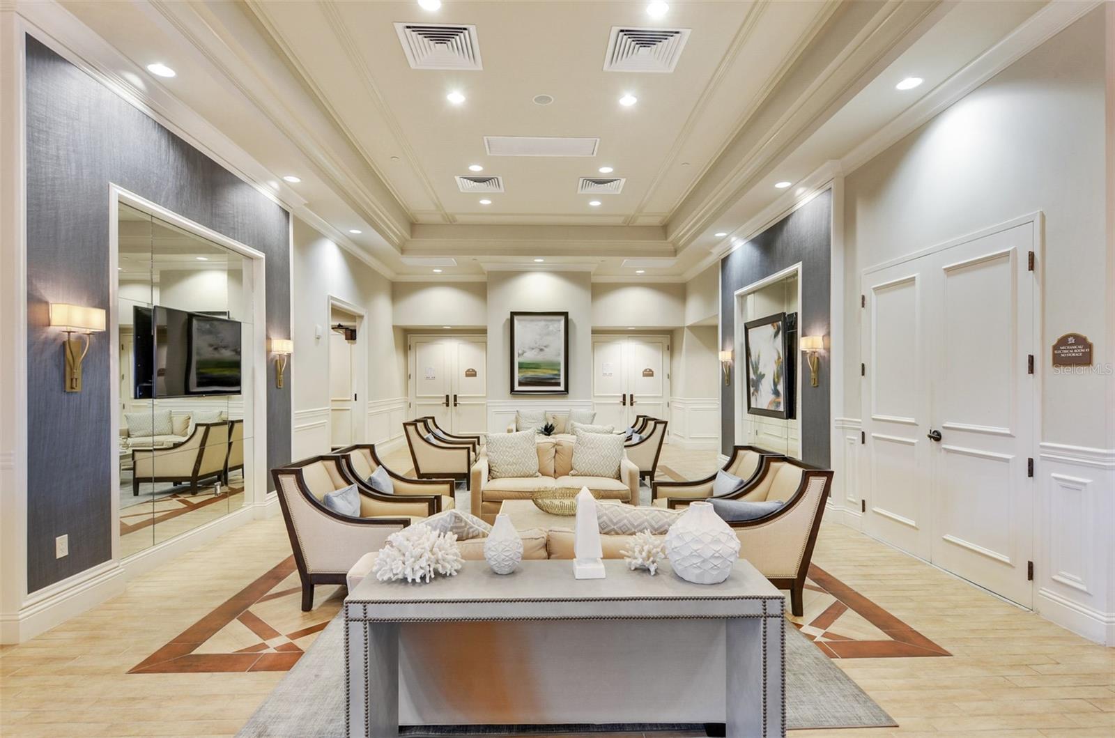 VALENCIA LAKES - Residential
