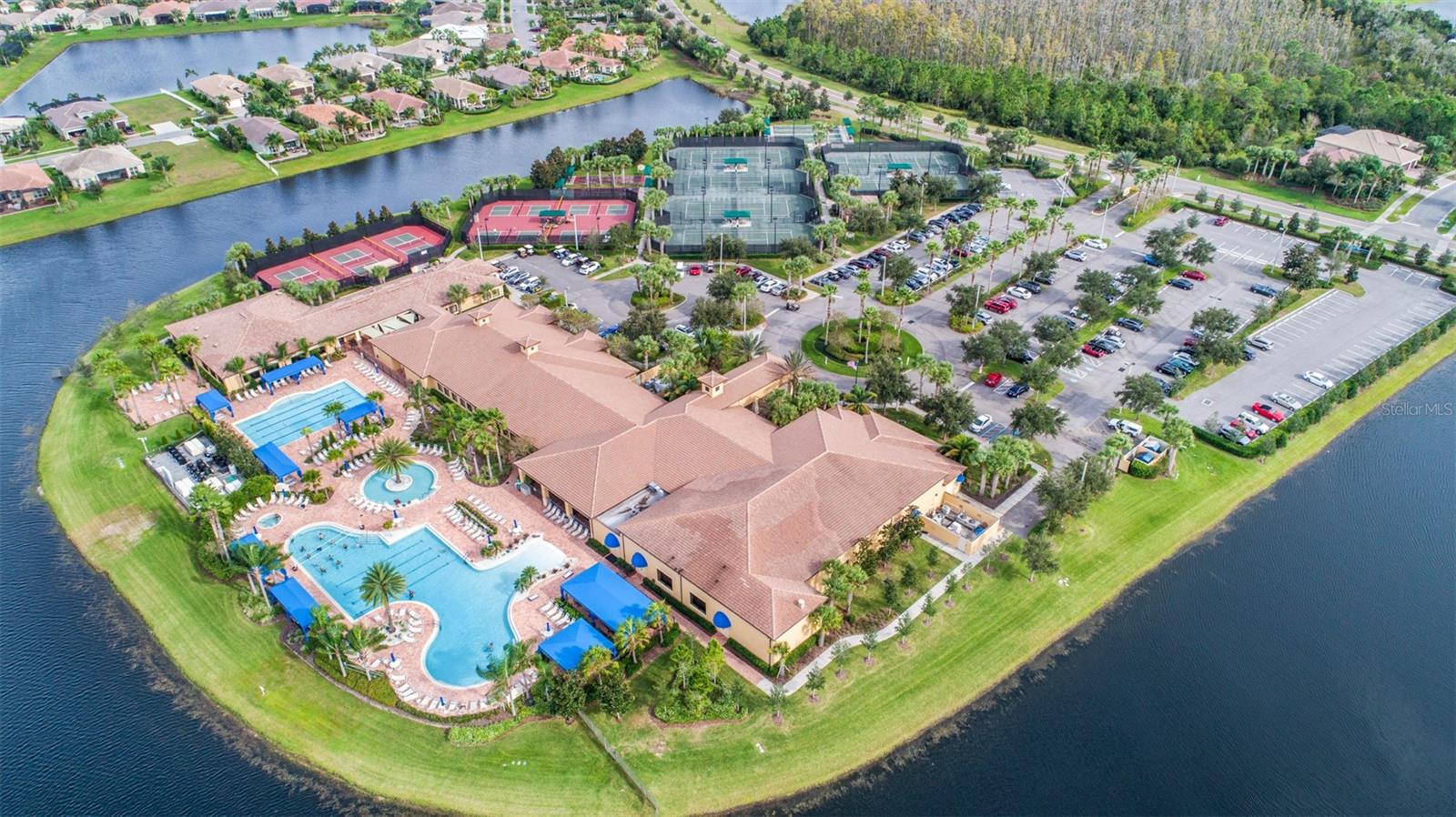 VALENCIA LAKES - Residential