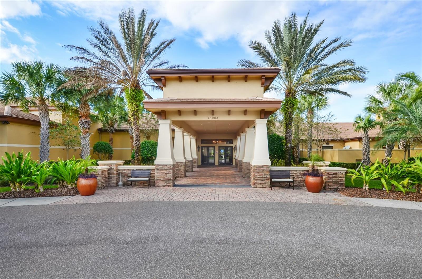VALENCIA LAKES - Residential