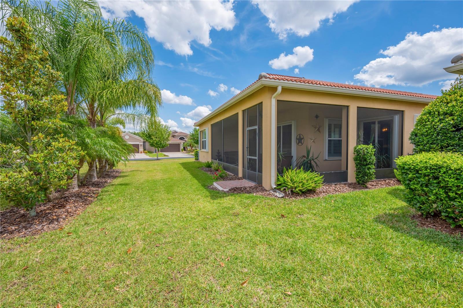 VALENCIA LAKES - Residential