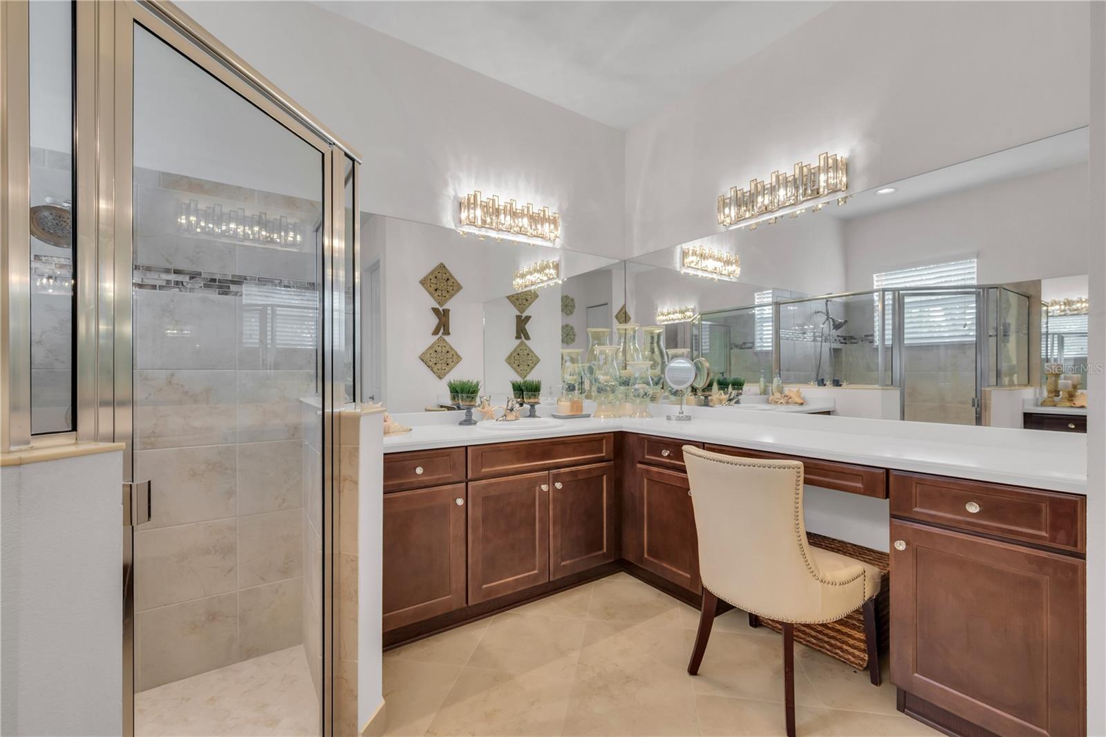 VALENCIA LAKES - Residential
