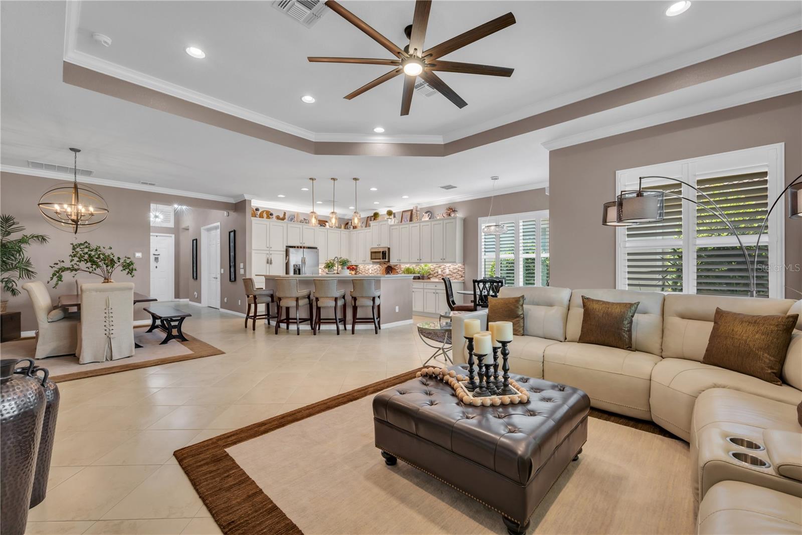 VALENCIA LAKES - Residential