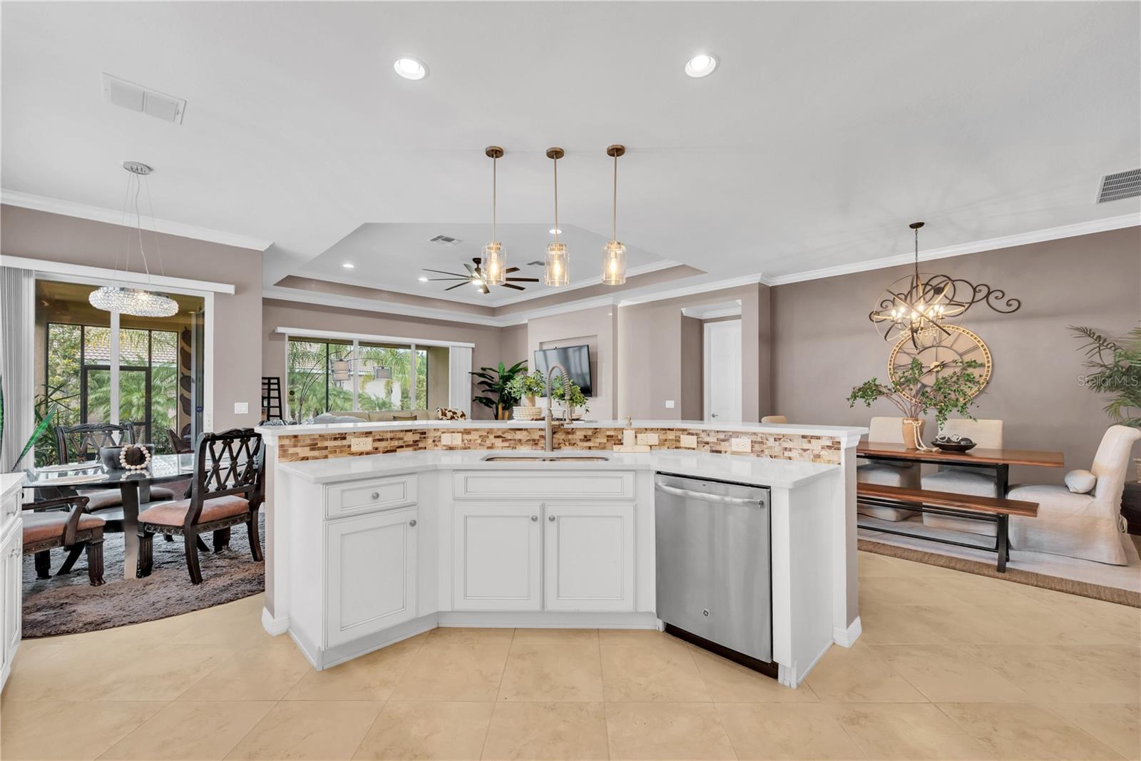 VALENCIA LAKES - Residential
