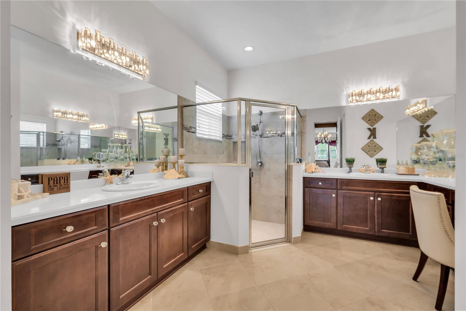 VALENCIA LAKES - Residential