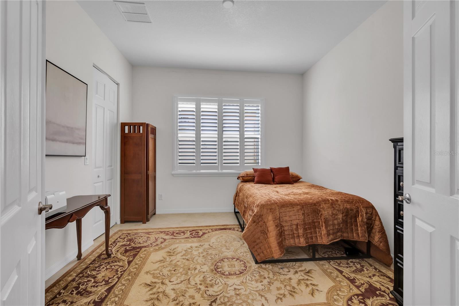 VALENCIA LAKES - Residential
