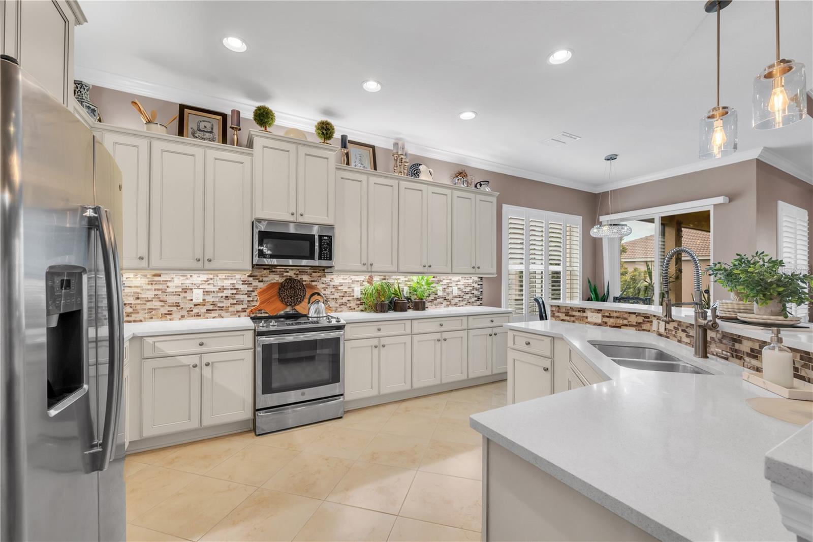VALENCIA LAKES - Residential