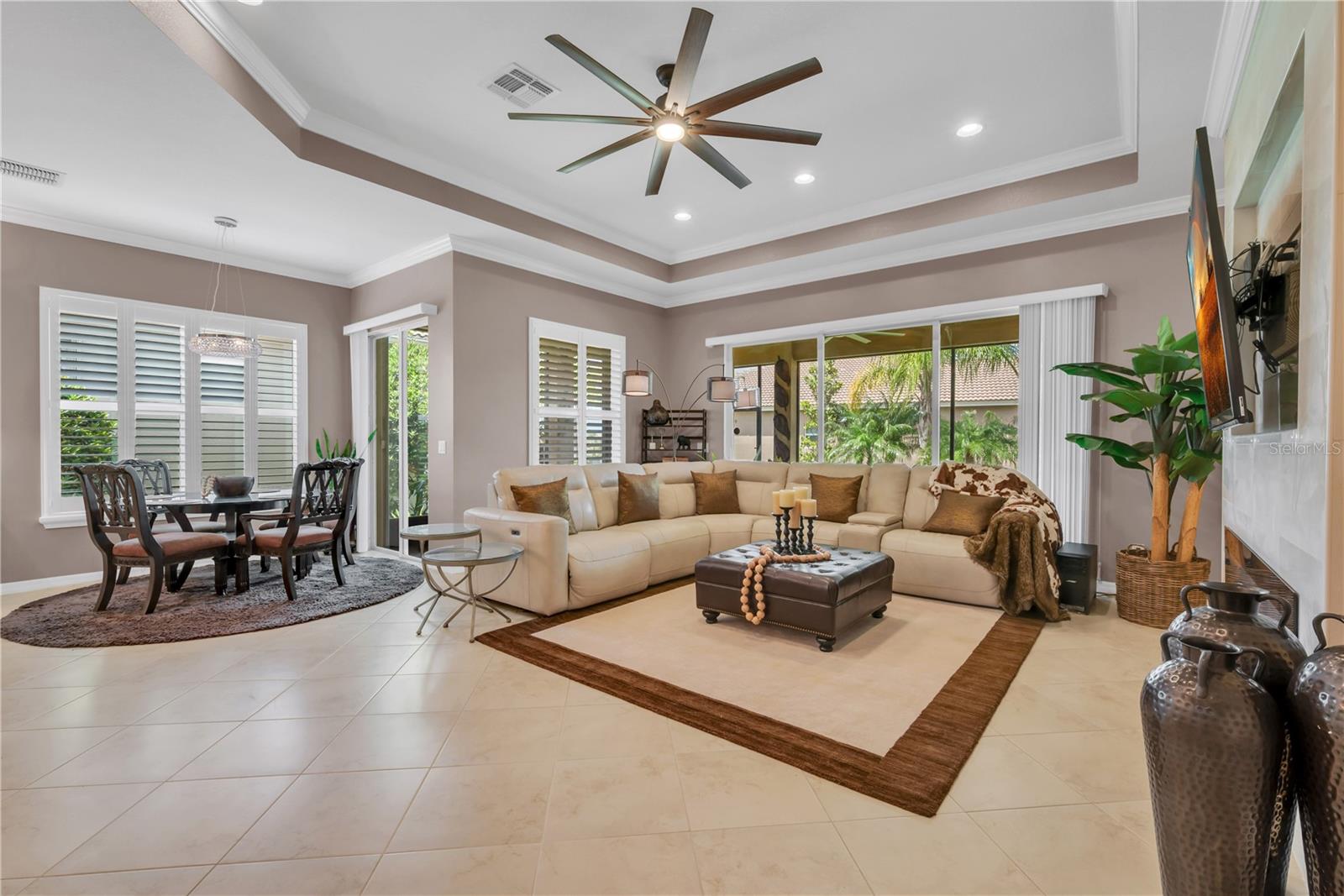 VALENCIA LAKES - Residential