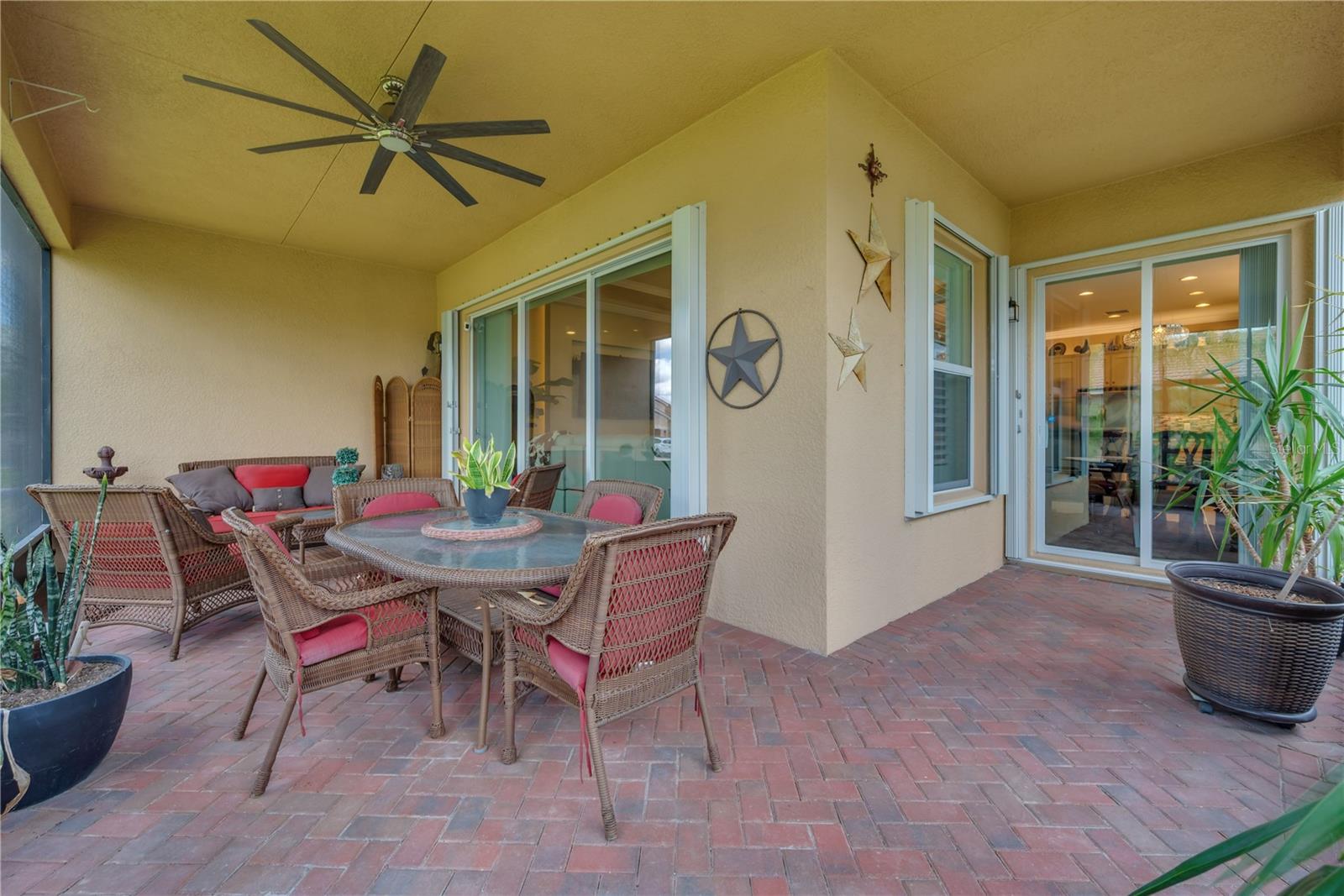 VALENCIA LAKES - Residential
